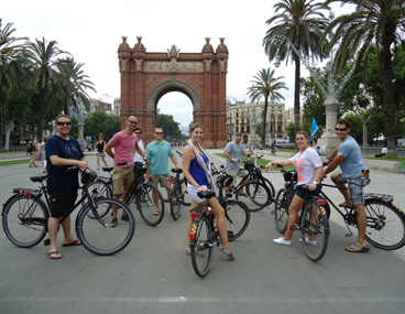 Fietsen door Barcelona Arc Triomf